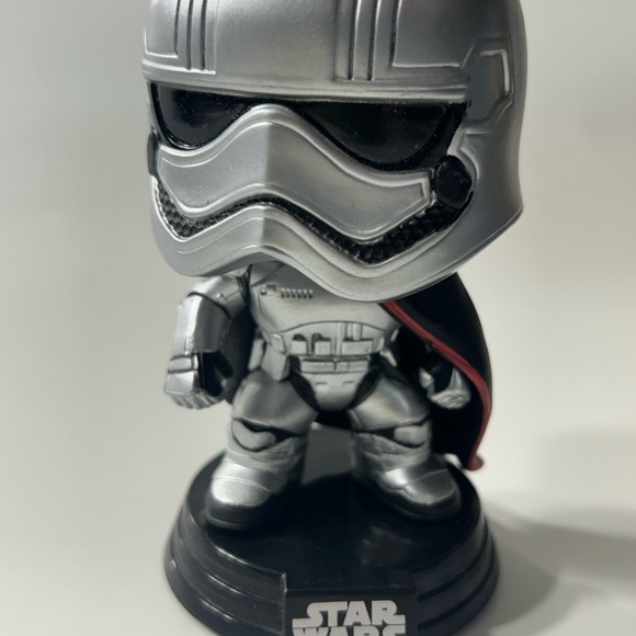 Star Wars - Captain Phasma Bobblehead Funko Pop! #65 - ✨ - Picture 6 of 6